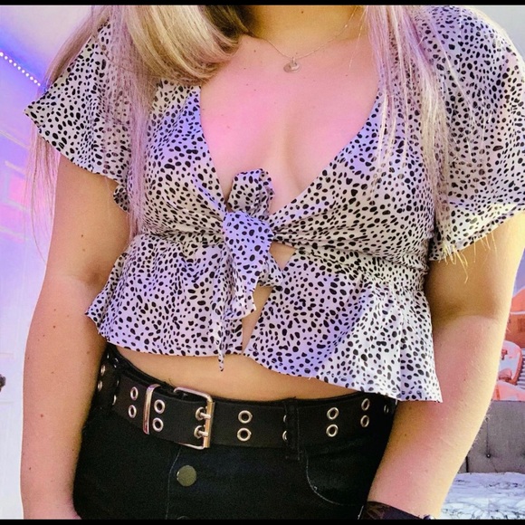 Adorable tie top - Picture 2 of 3